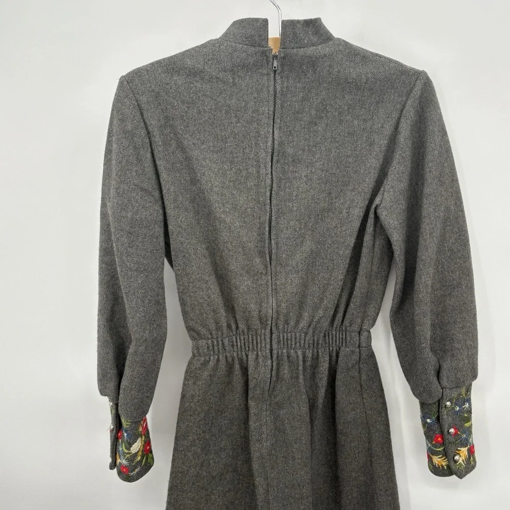 Vintage Hand Made Girls Wool Dress With Embroidered Flower‎ Details Size 12/14 L